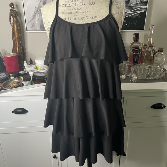 Black ruffle adjustable tank - Picture 1 of 4